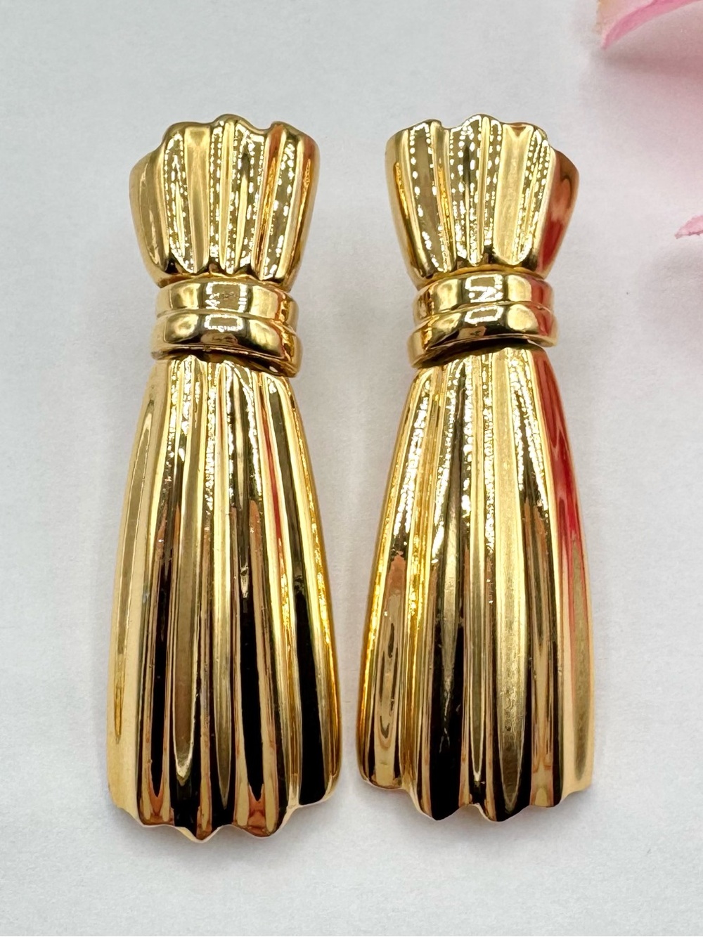 Vintage Monet 90s Bunched Wheat Bundle Broom Tassel Earrings Signed Classy Chic